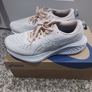 Light peah and olive sneaker